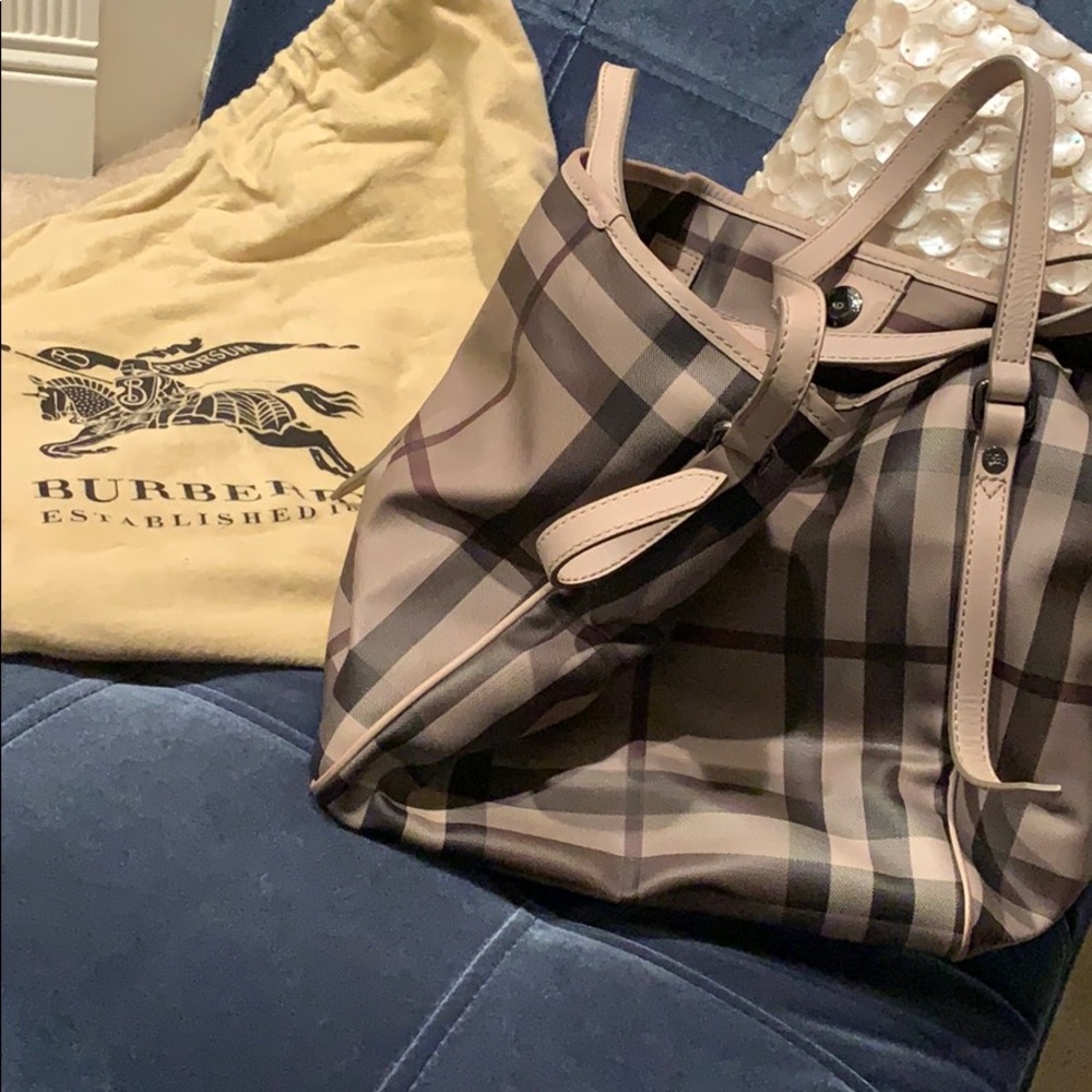 Burberry purse